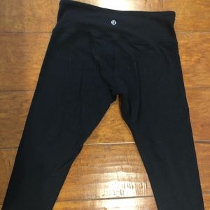 Lululemon black Capri leggings women size 6